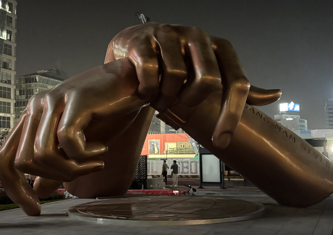 statue-gangnam-style-e1779703806474